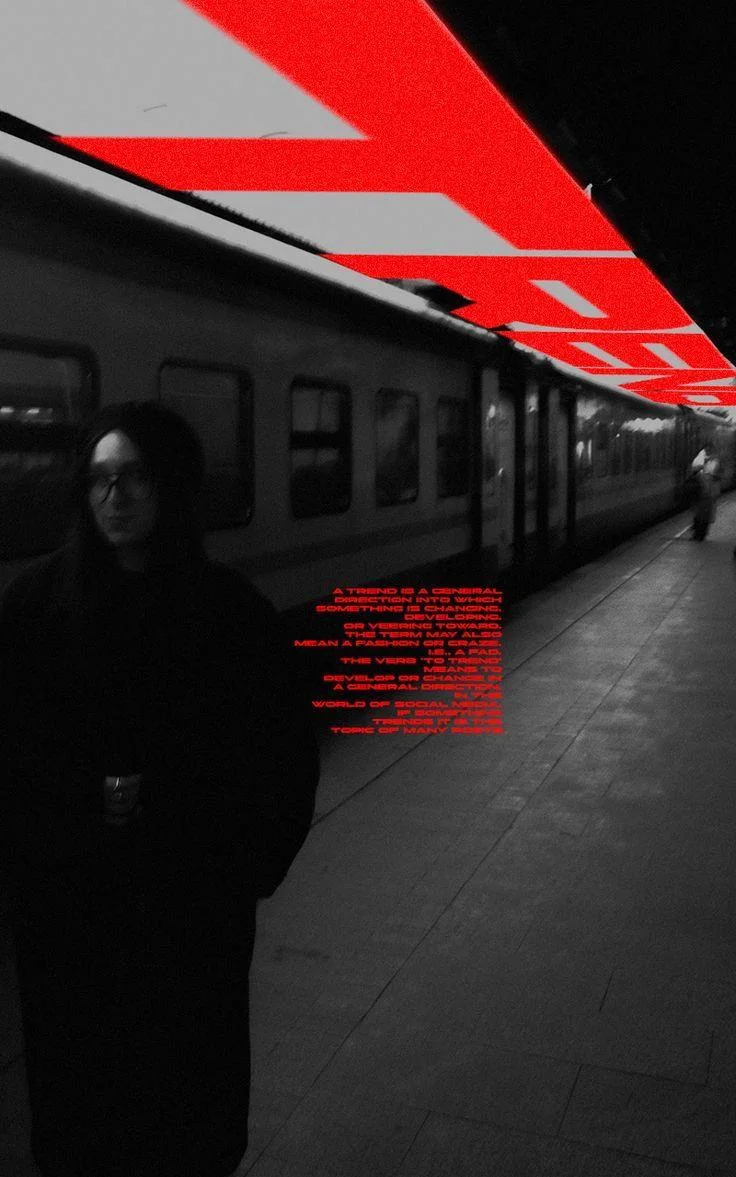 Черно-белая станция с красной графикой на потолке