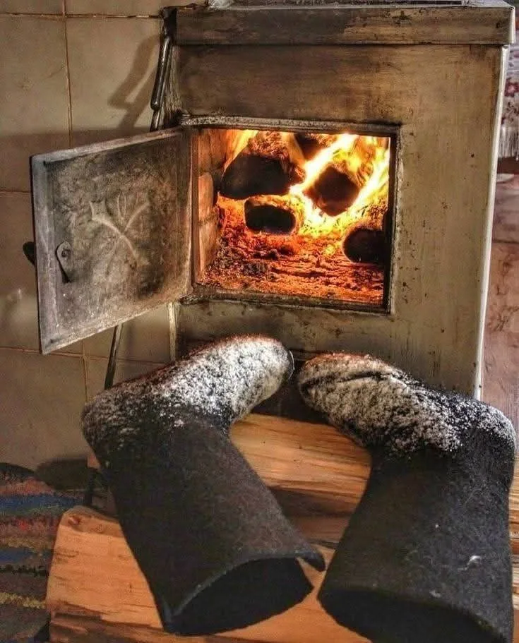 Валенки у печки